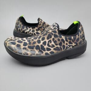 OOFOS OOmg EeZee Low Womens Size 9 Leopard Cheetah Print Slip On Recovery Shoes
